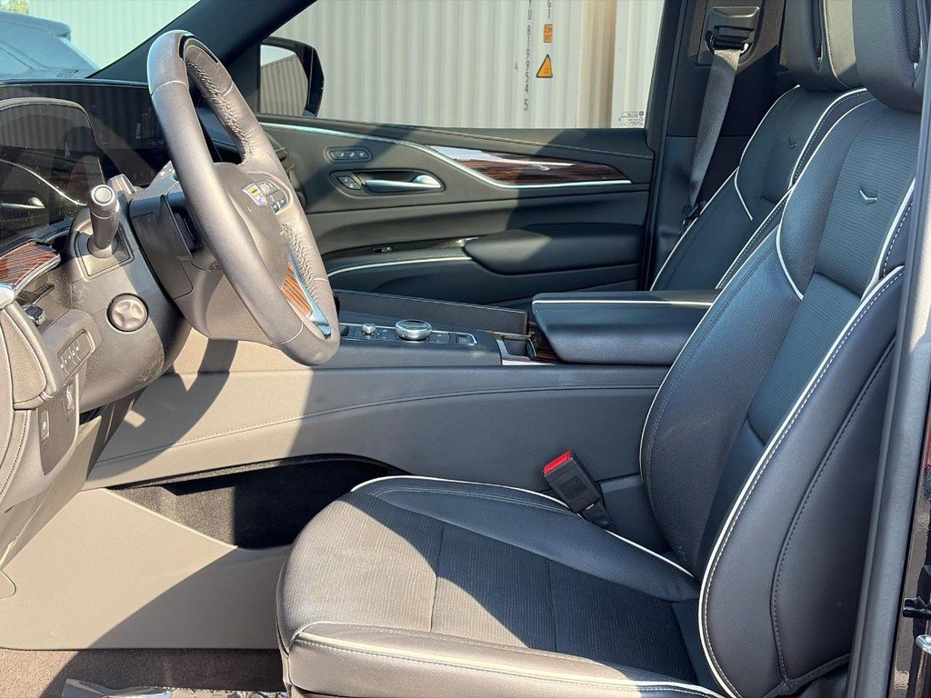 Used 2023 Cadillac Escalade Premium Luxury AWD/4WD image 22