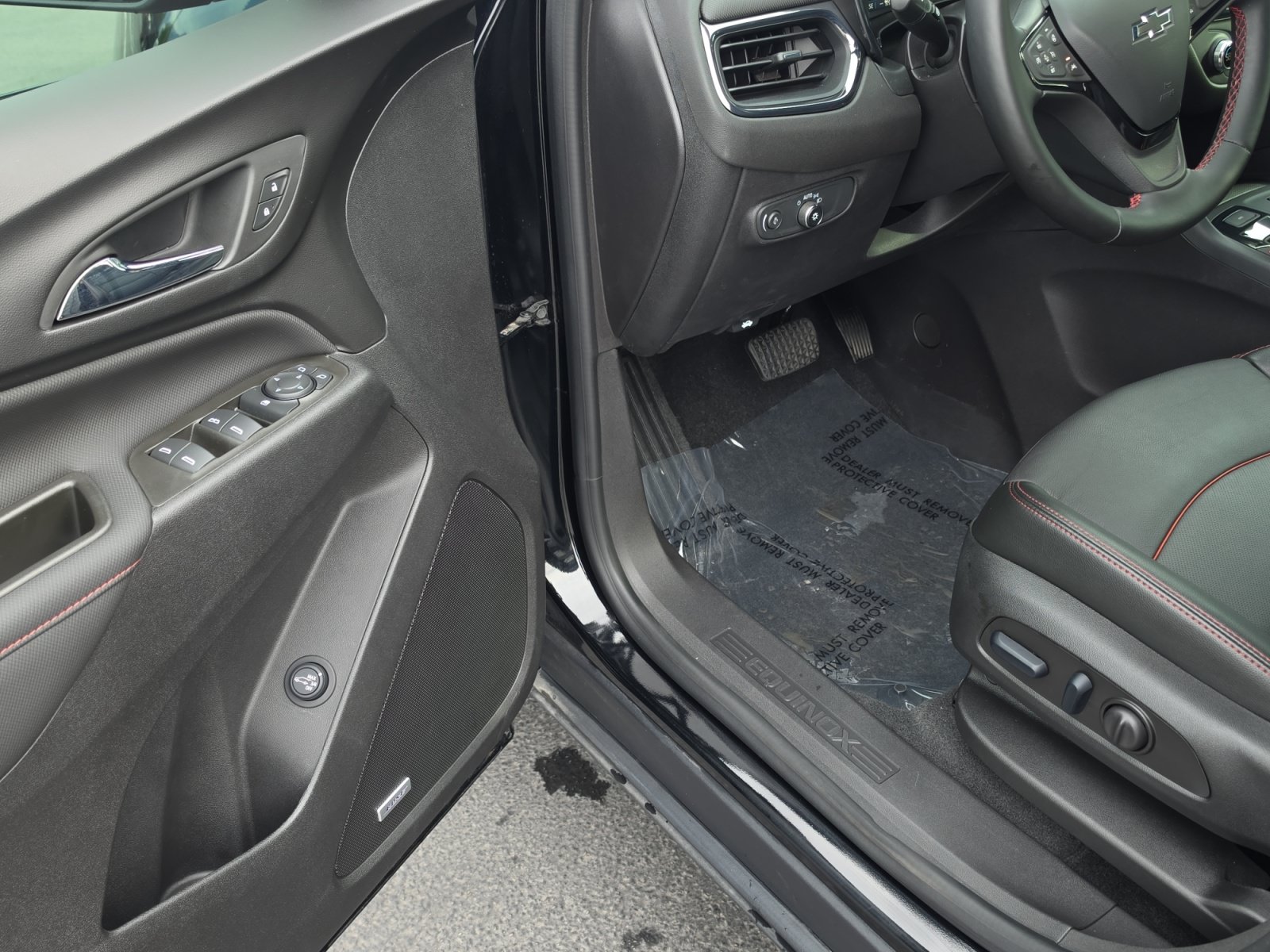 Certified 2024 Chevrolet Equinox RS w/ RS Leather Package AWD/4WD image 11