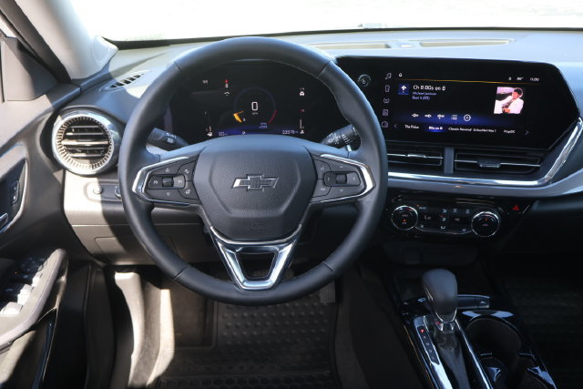 Used 2025 Chevrolet Trax ACTIV w/ Sunroof Package FWD image 15