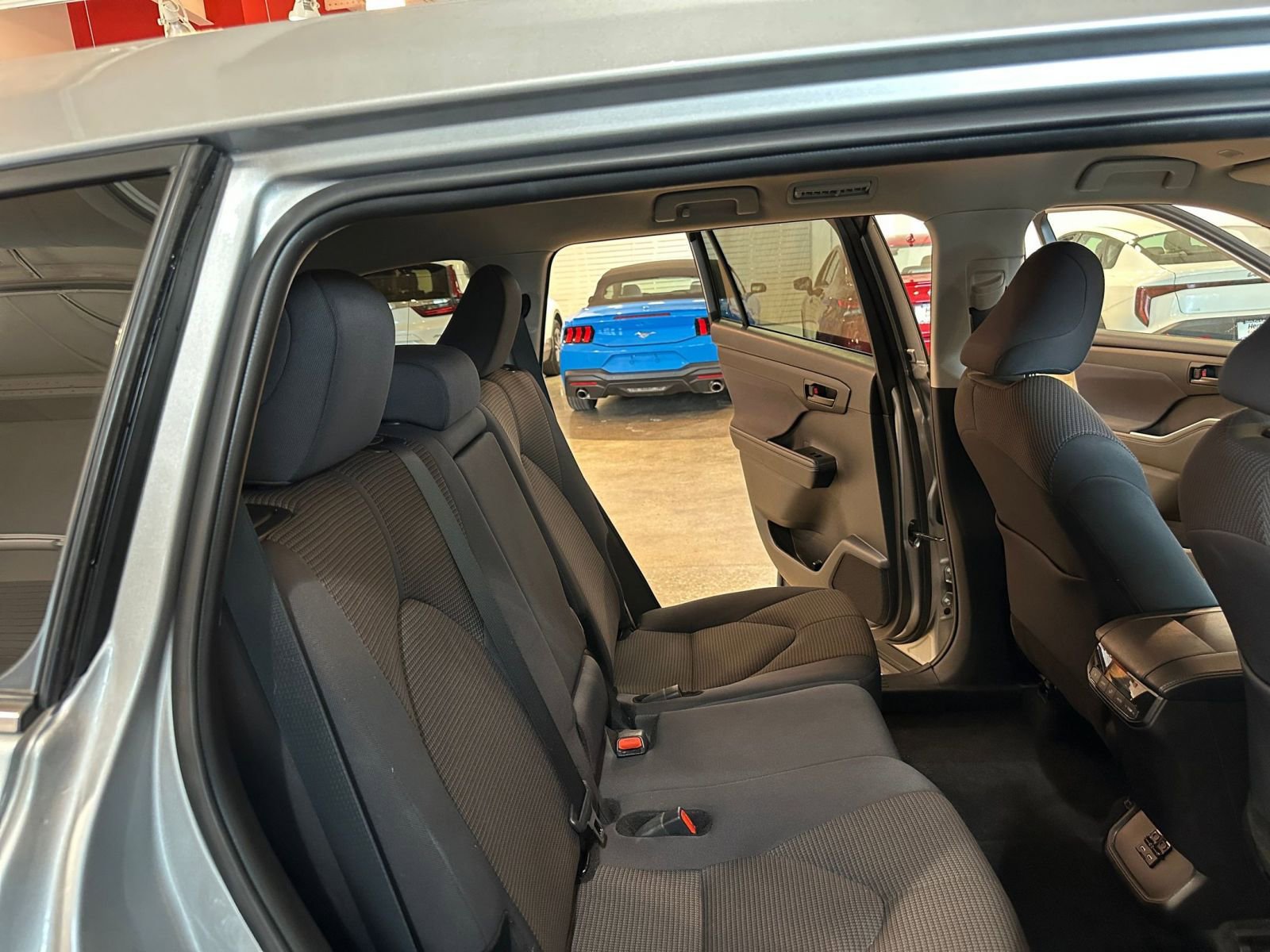 Used 2025 Toyota Highlander LE image 39