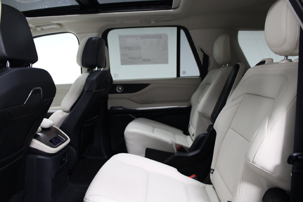 New 2027 Lincoln Navigator L Reserve RWD image 27