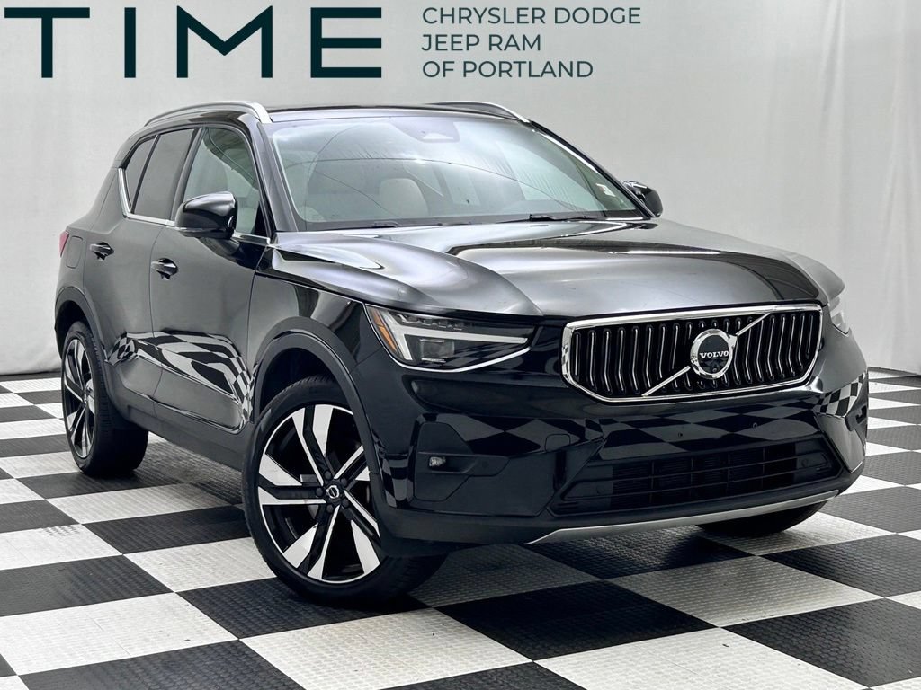Used 2025 Volvo XC40 B5 Ultra