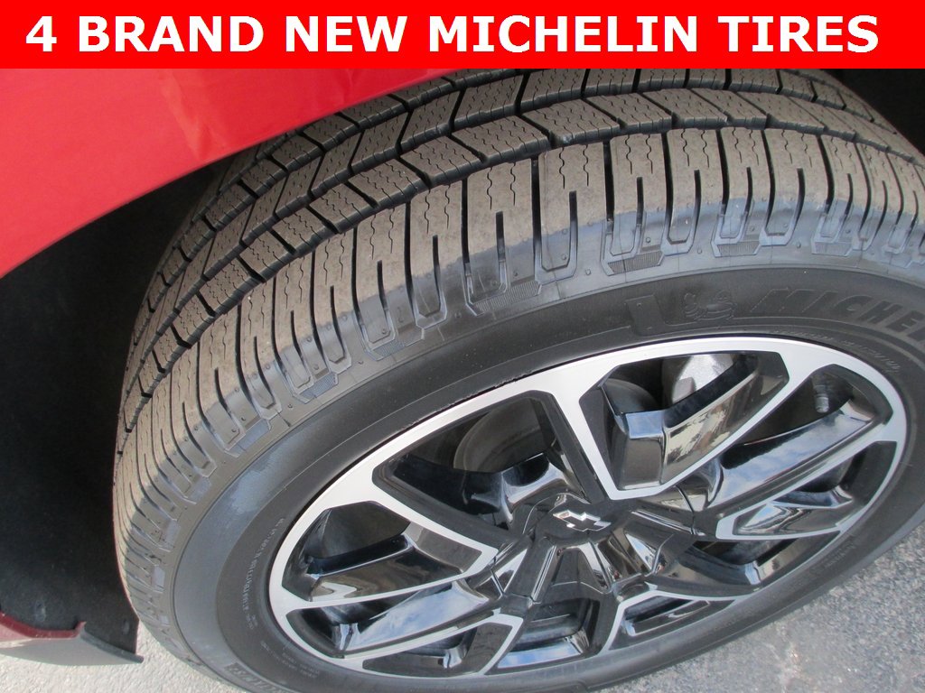 Used 2023 Chevrolet Suburban RST w/ Luxury Package image 4