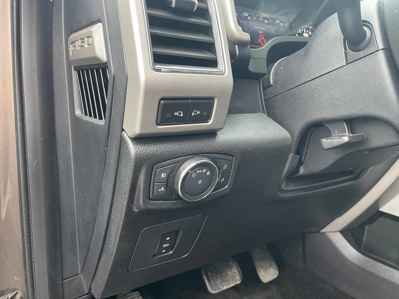 Used 2017 Ford F150 Lariat image 19