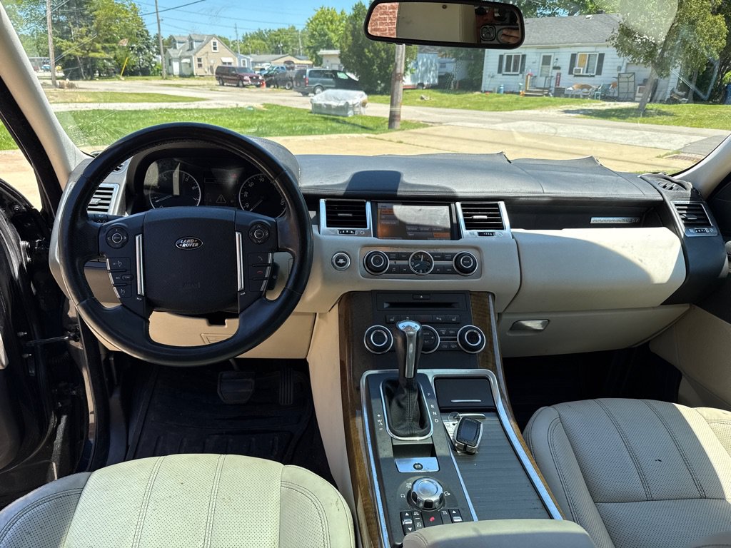 Used 2011 Land Rover Range Rover Sport HSE LUX AWD/4WD image 9