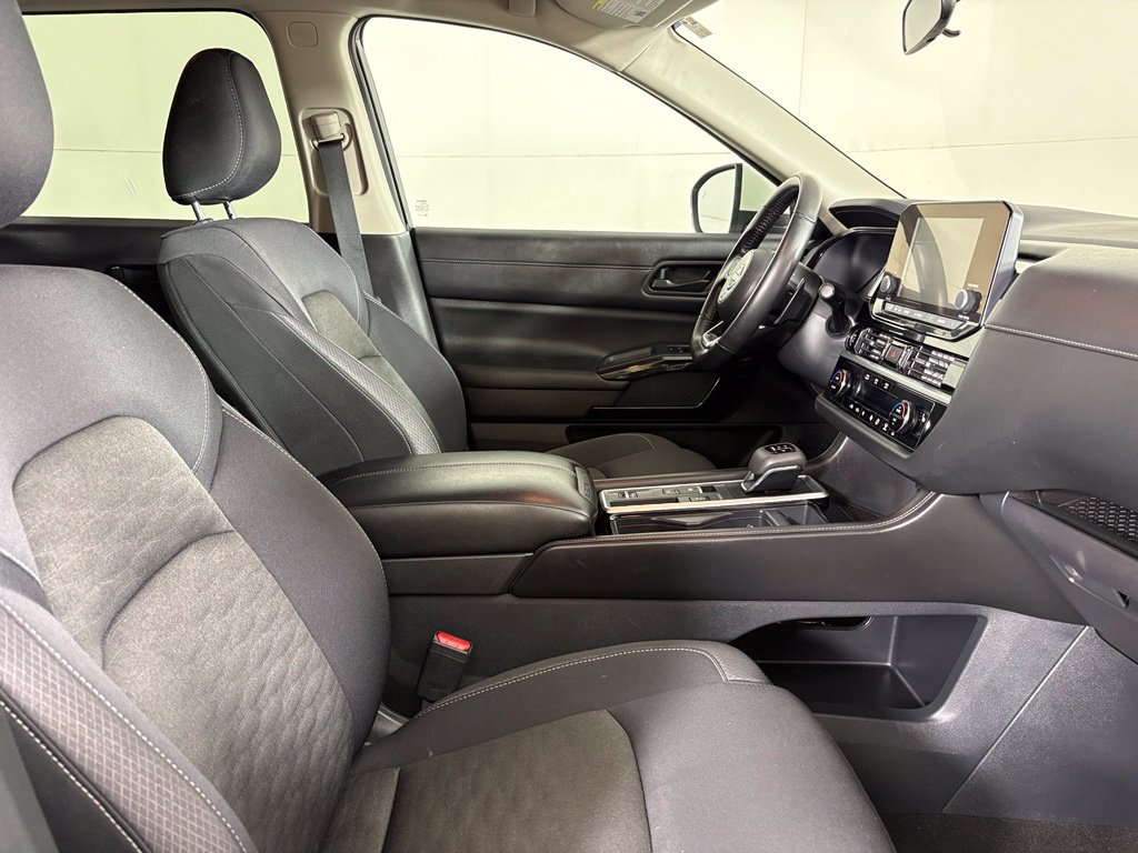 Used 2024 Nissan Pathfinder SV FWD image 14