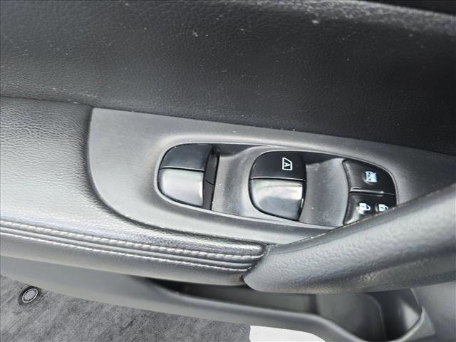 Used 2016 Nissan Rogue SV image 27