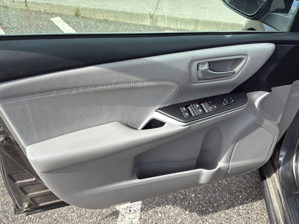 Used 2016 Toyota Camry XLE w/ Moonroof Package FWD image 20