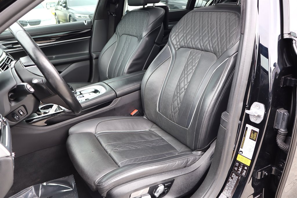Used 2018 BMW 750i xDrive AWD/4WD image 19