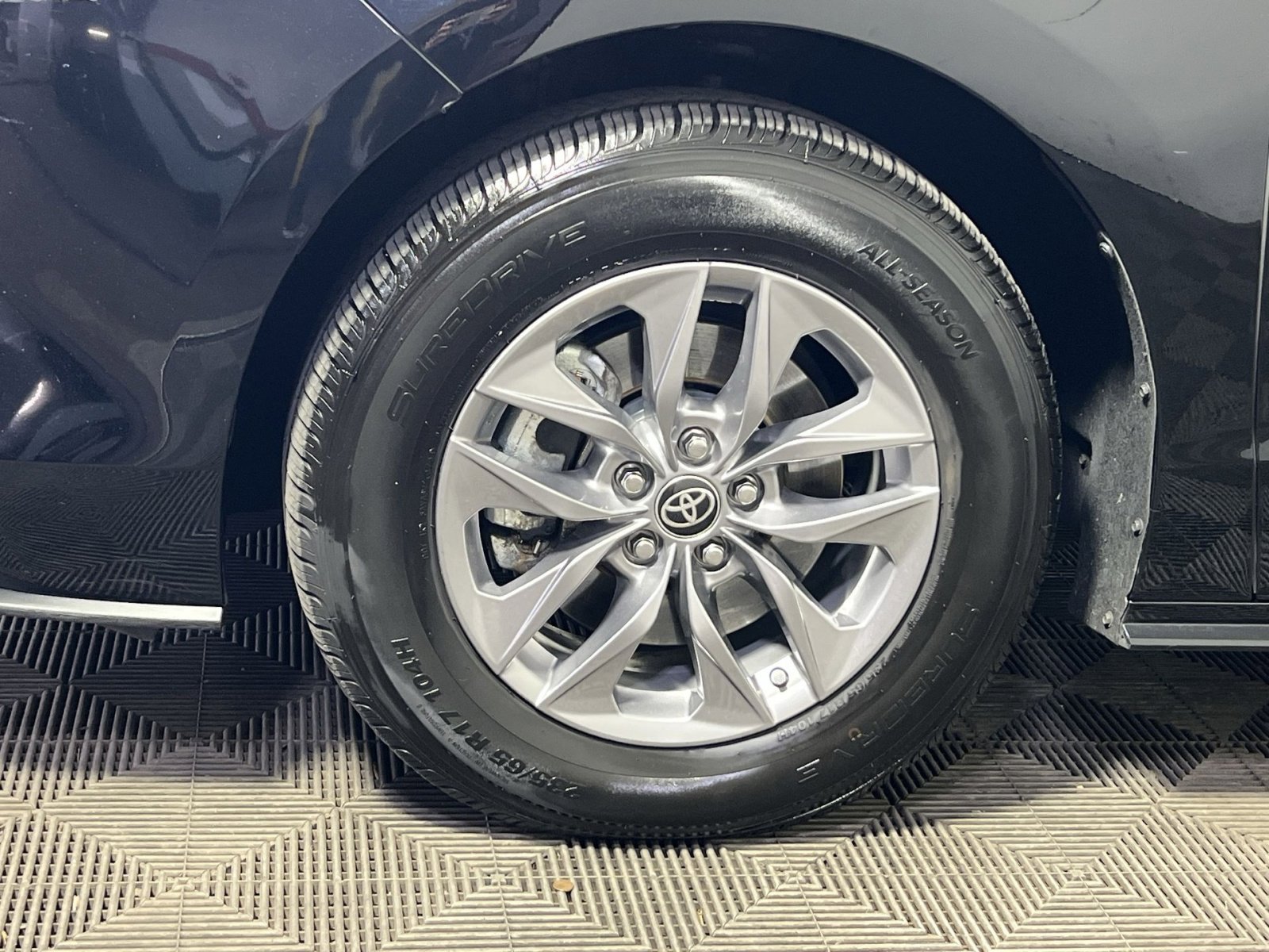 Used 2024 Toyota Sienna XLE image 12