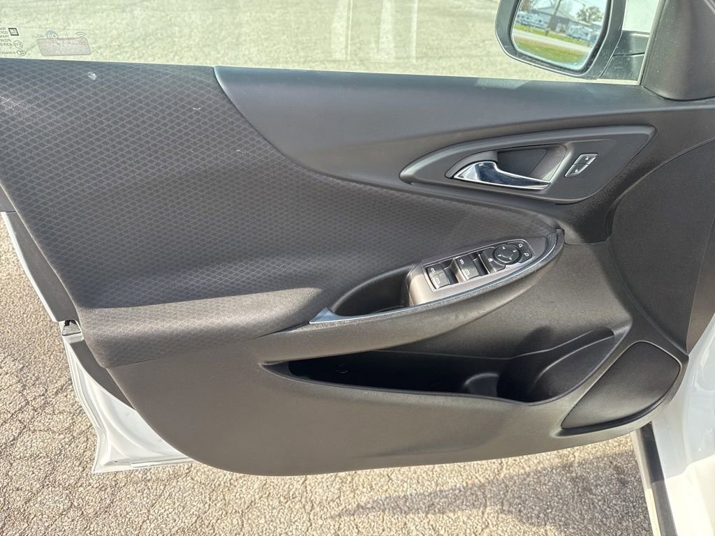 Used 2017 Chevrolet Malibu LT image 26