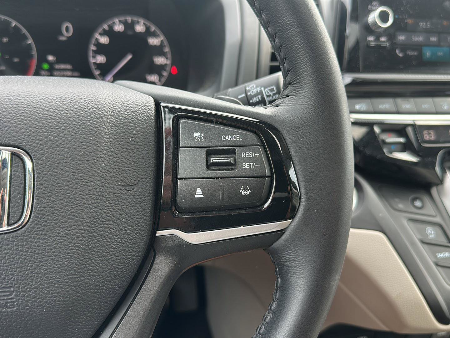 Used 2025 Honda Odyssey EX-L image 16