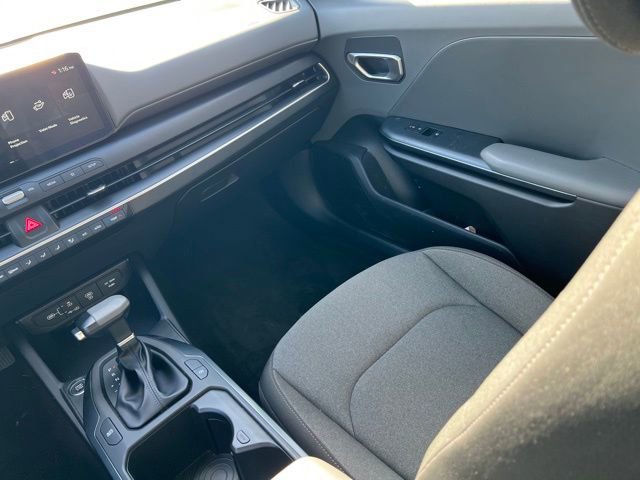 Certified 2025 Kia K4 LX image 10