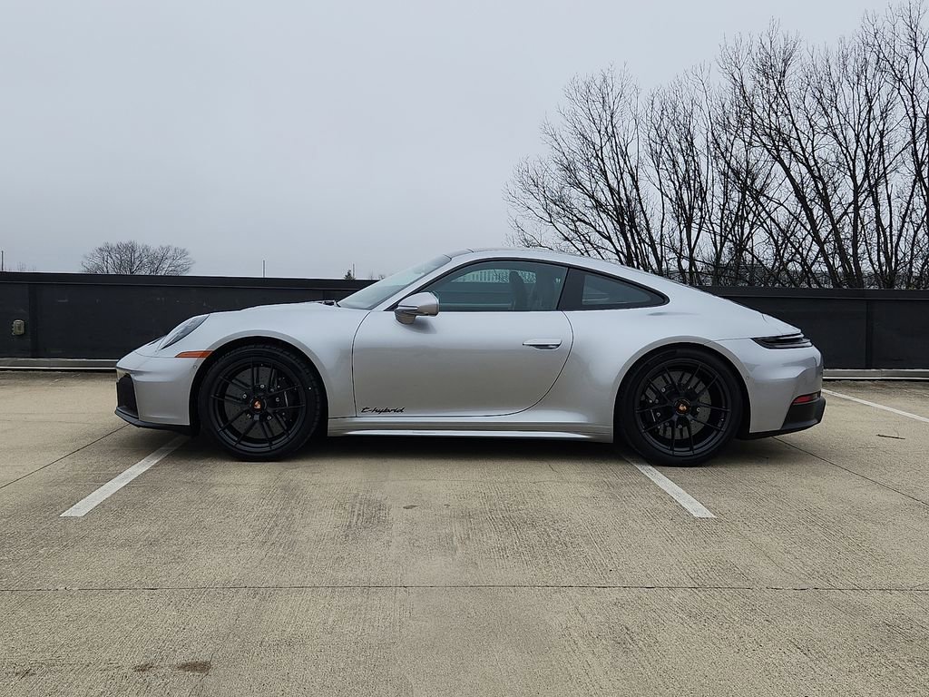 New 2026 Porsche 911 Carrera 4 GTS image 2