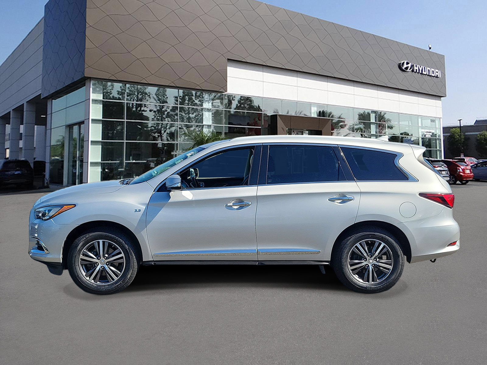 Used 2017 INFINITI QX60 Luxe w/ Premium Package AWD/4WD image 3