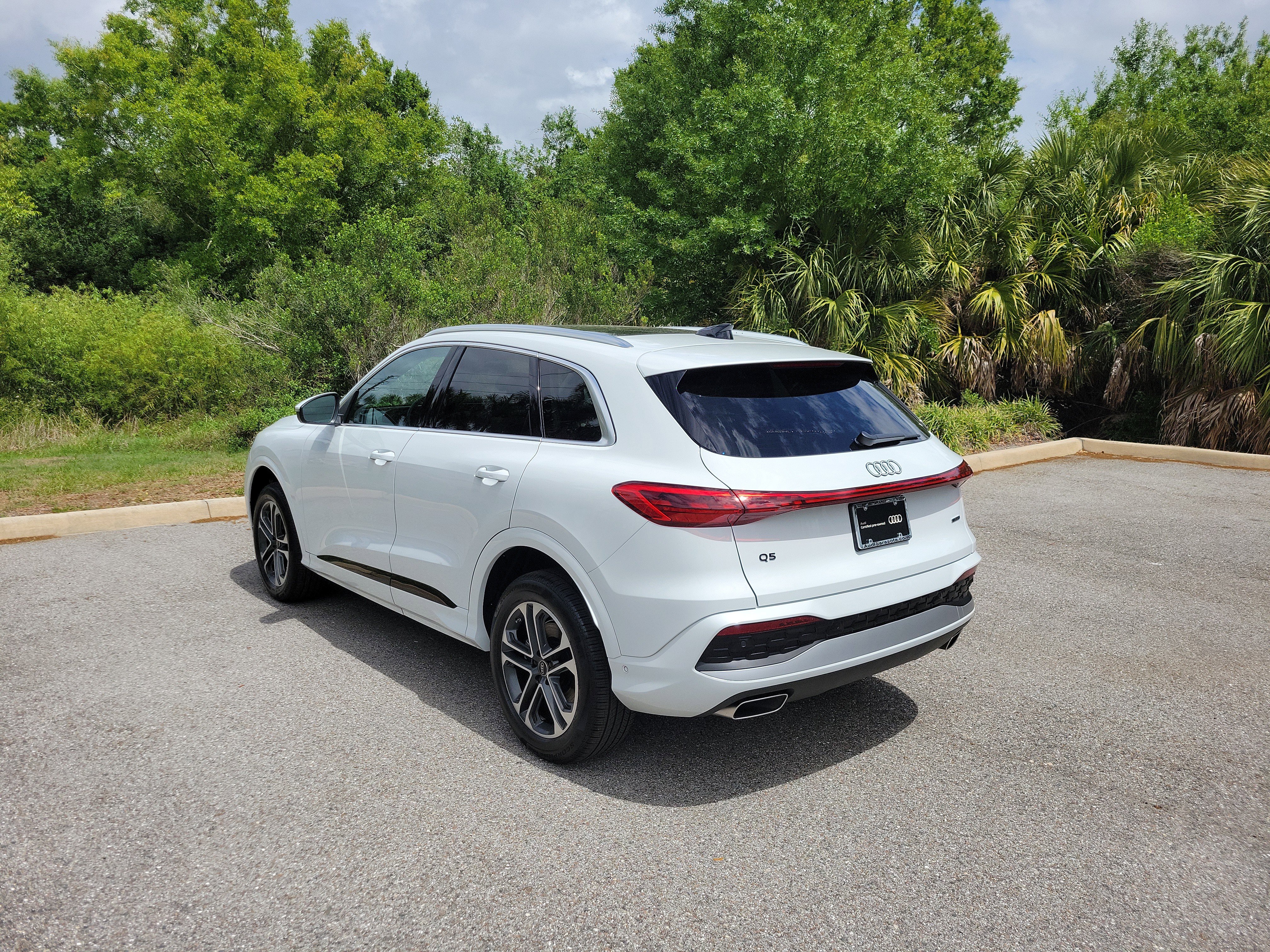 Used 2025 Audi Q5 Premium w/ Convenience Package image 6