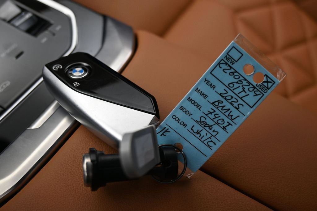 Used 2025 BMW 740i xDrive AWD/4WD image 38