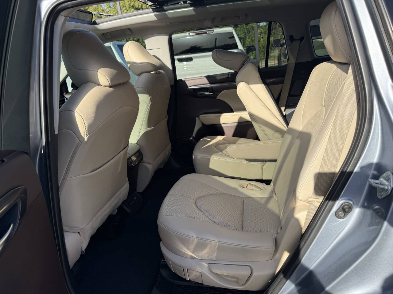 Used 2021 Toyota Highlander Platinum AWD/4WD image 13