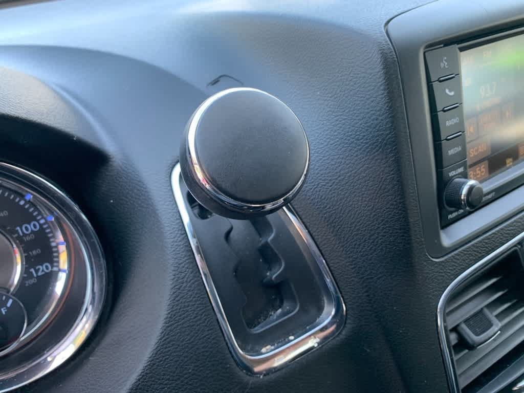 Used 2013 Chrysler Town & Country Touring FWD image 25