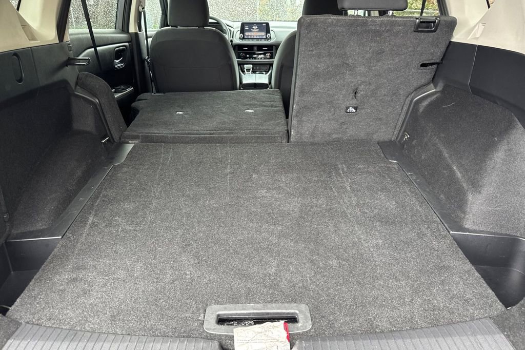 Used 2024 Nissan Rogue SV image 15