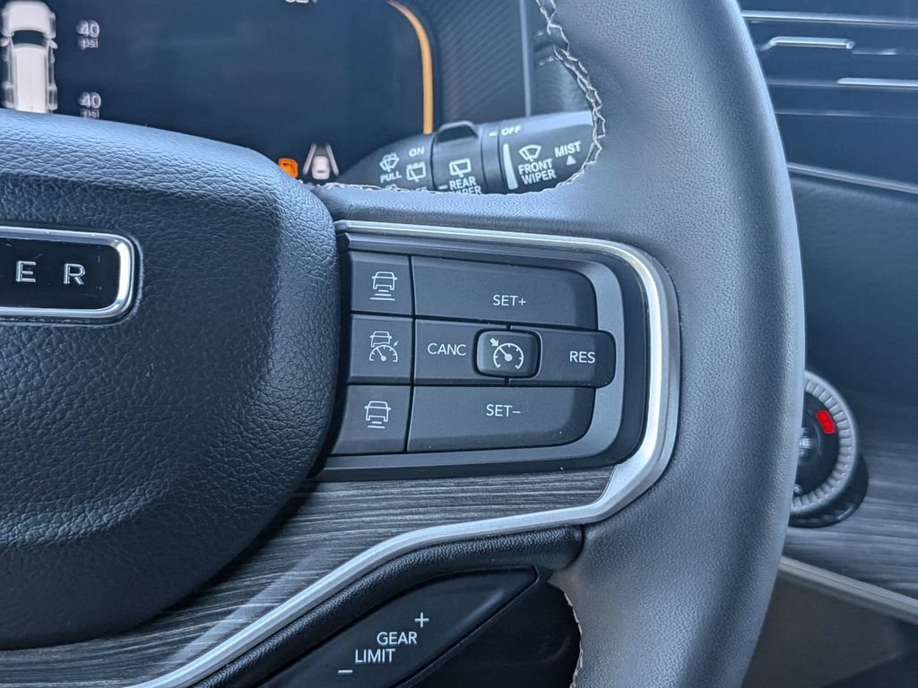 Used 2024 Jeep Wagoneer Series II AWD/4WD image 27