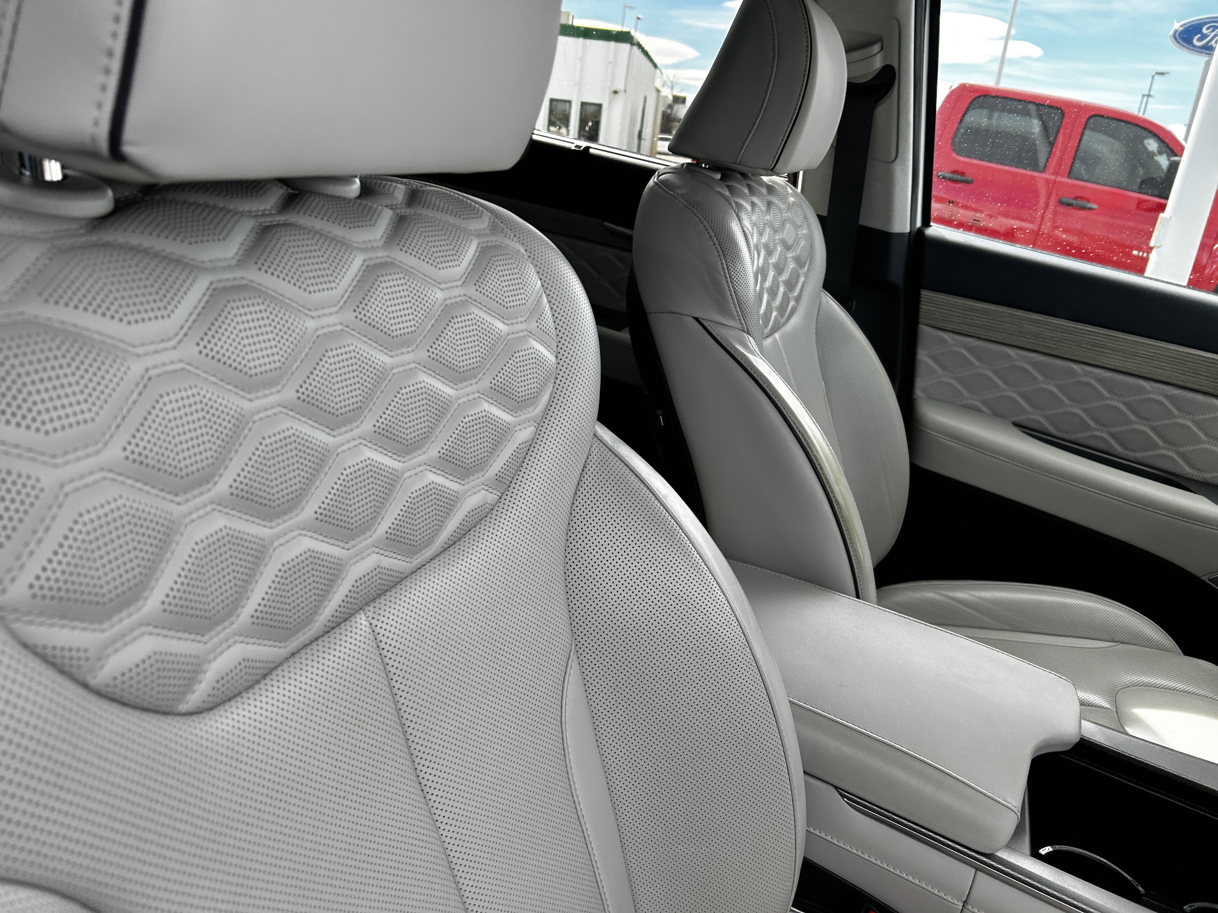 Used 2022 Hyundai Palisade Calligraphy image 13