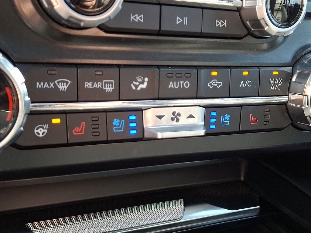 Used 2025 Ford F450 Platinum w/ FX4 Off-Road Package image 27