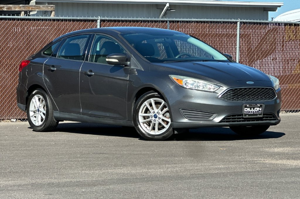 Used 2015 Ford Focus SE FWD image 2