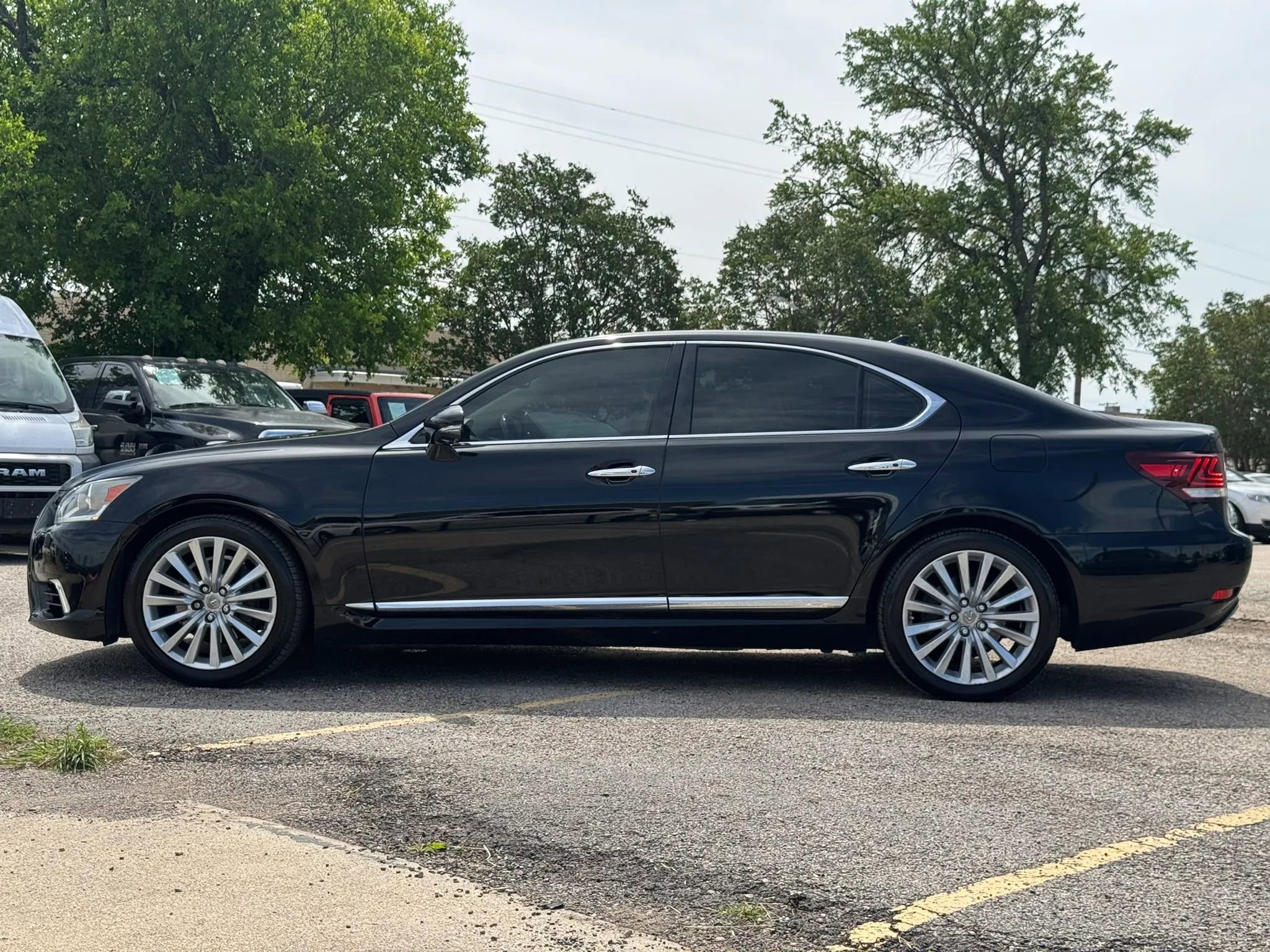 Used 2013 Lexus LS 460 w/ Comfort Pkg RWD image 3