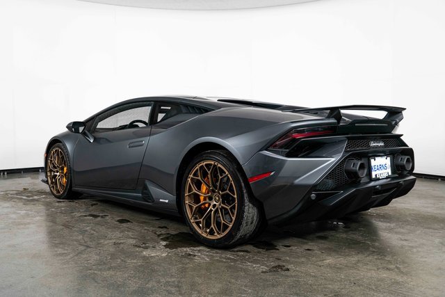 Used 2023 Lamborghini Huracan Tecnica image 6