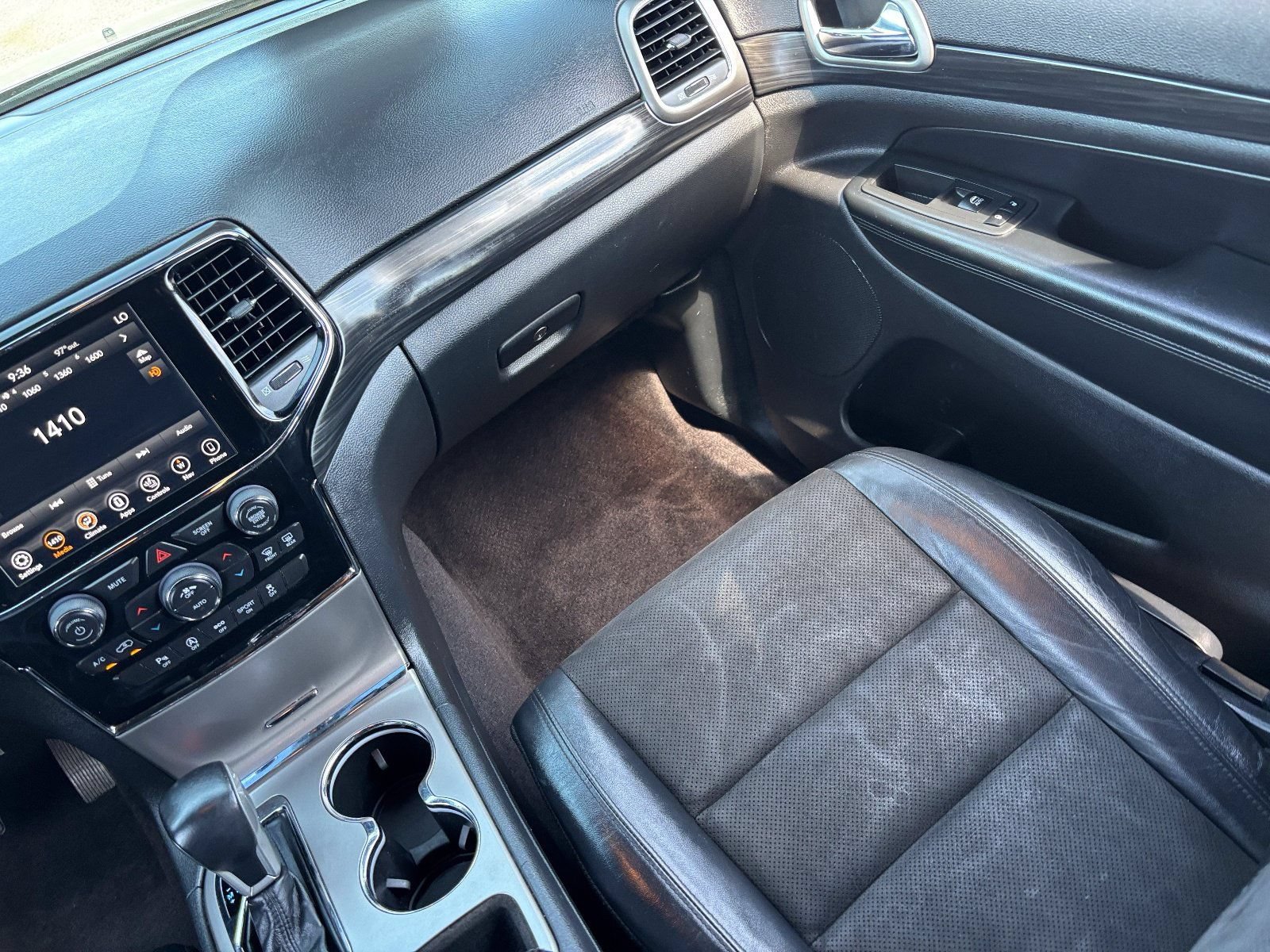 Used 2019 Jeep Grand Cherokee Altitude AWD/4WD image 17