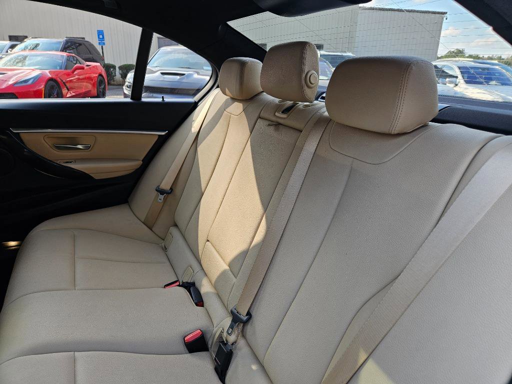 Used 2018 BMW 330i xDrive Sedan w/ Premium Package AWD/4WD image 23
