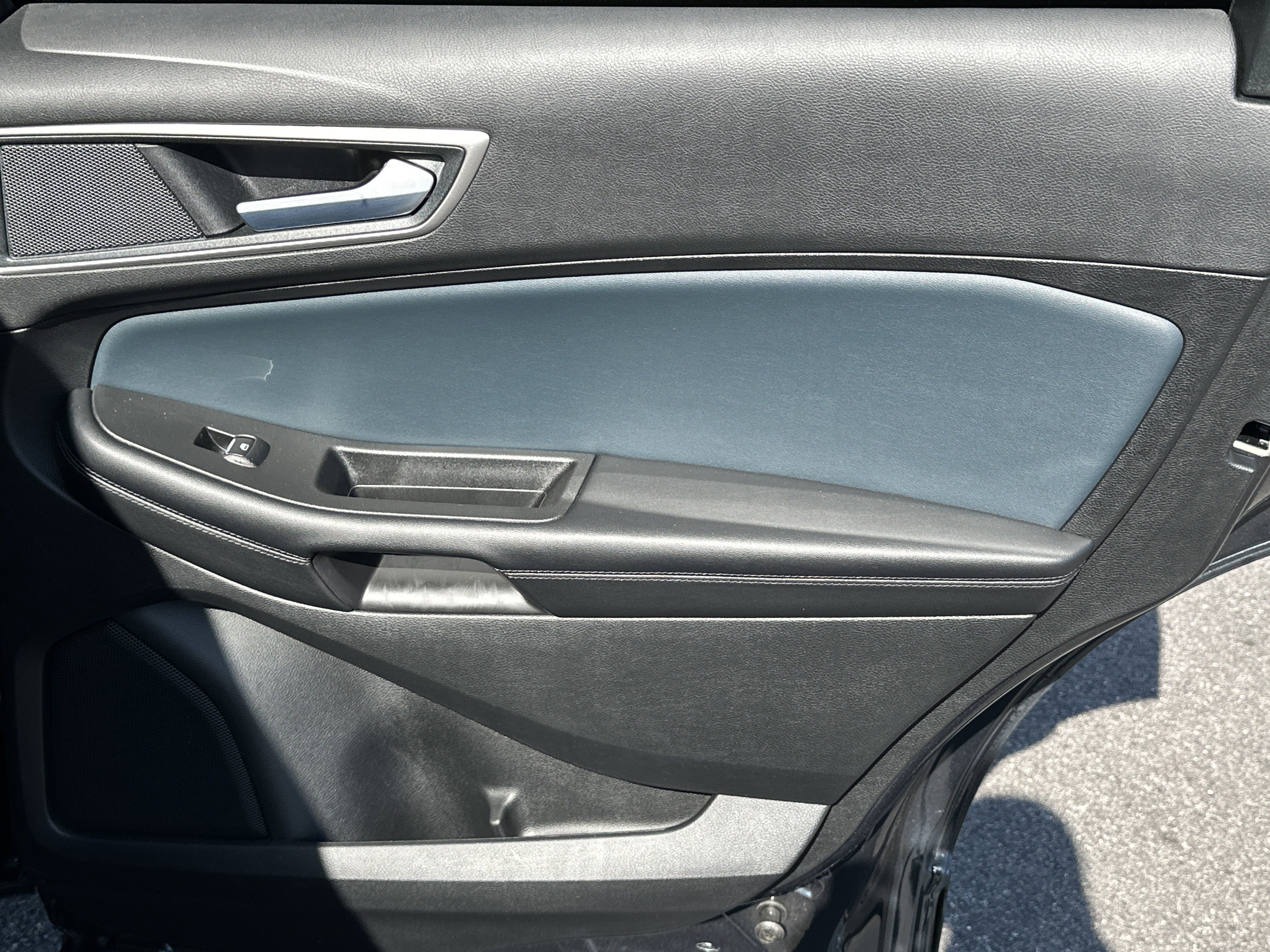 Used 2024 Ford Edge SEL w/ Sport Appearance Package image 17