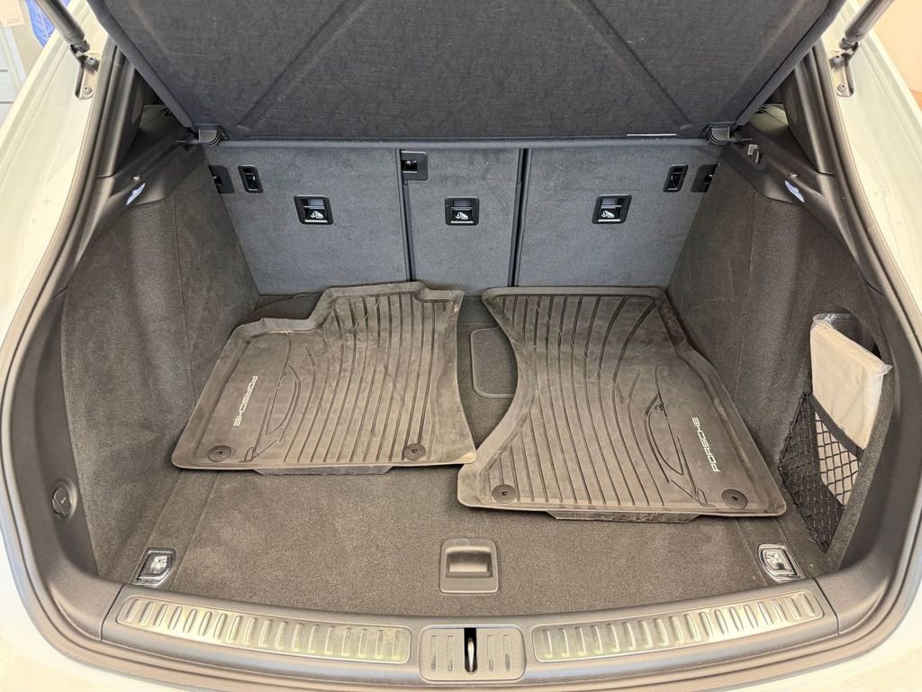 Used 2026 Porsche Macan AWD/4WD image 6