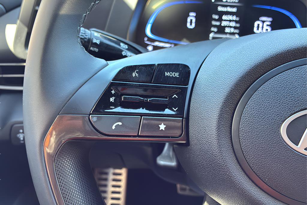 Certified 2025 Hyundai Elantra Sport image 25