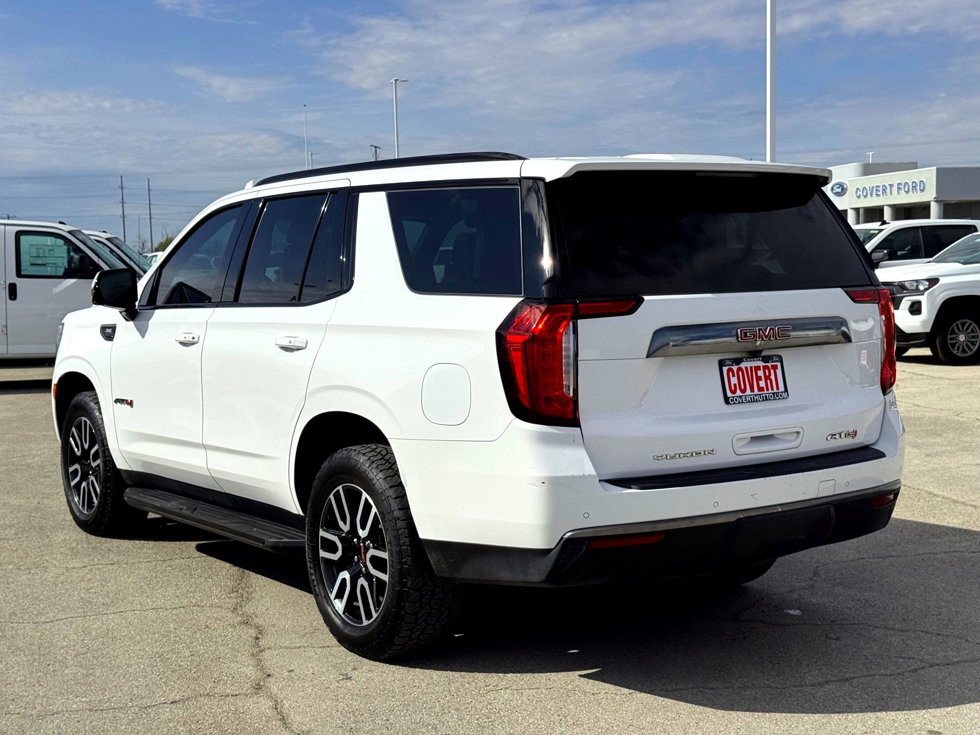 Used 2023 GMC Yukon AT4 w/ Technology Package image 9