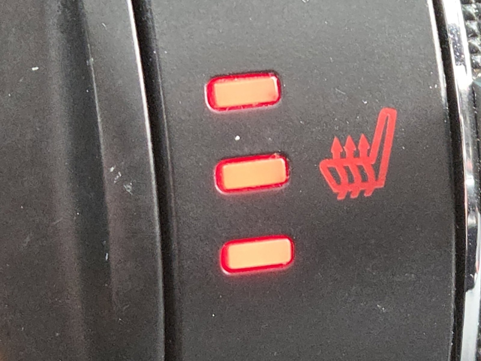 Used 2016 Ford Explorer XLT w/ Equipment Group 202A image 6