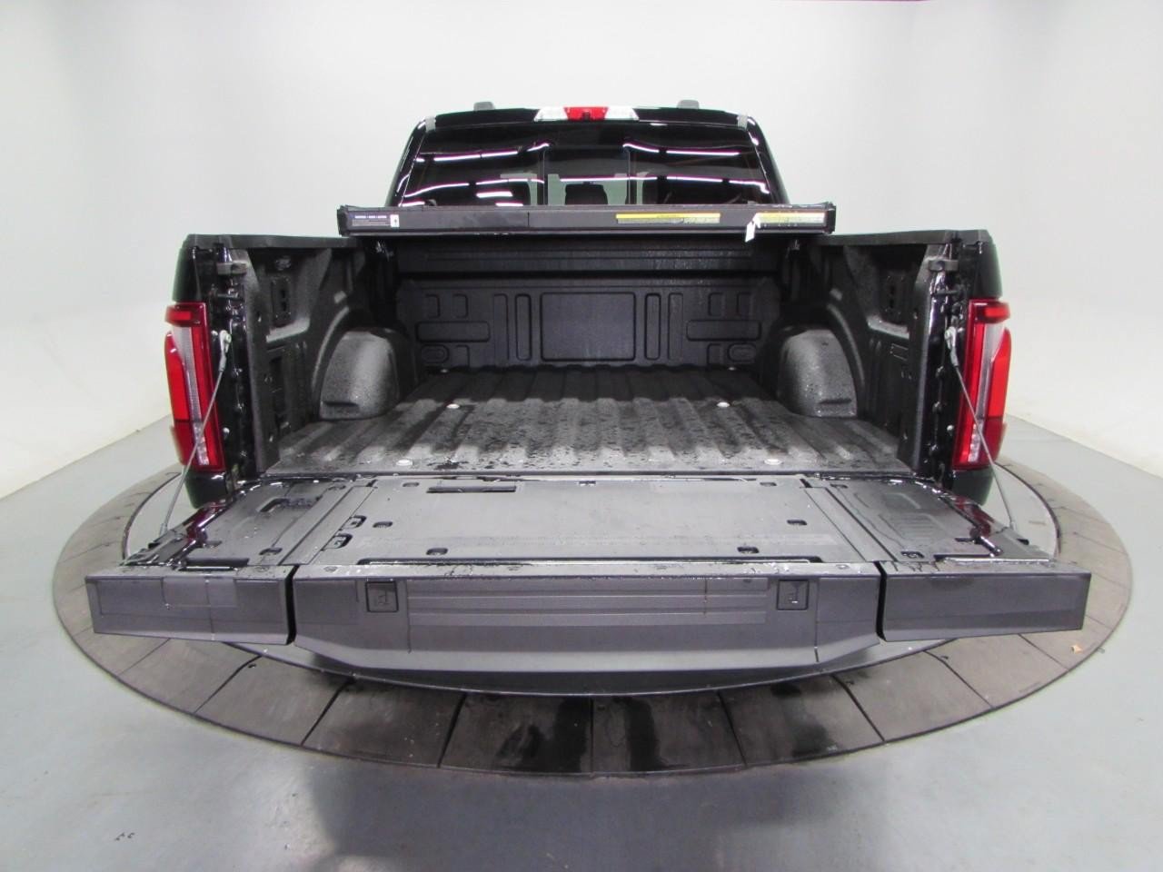 Certified 2025 Ford F150 Platinum w/ Equipment Group 702A High AWD/4WD image 11