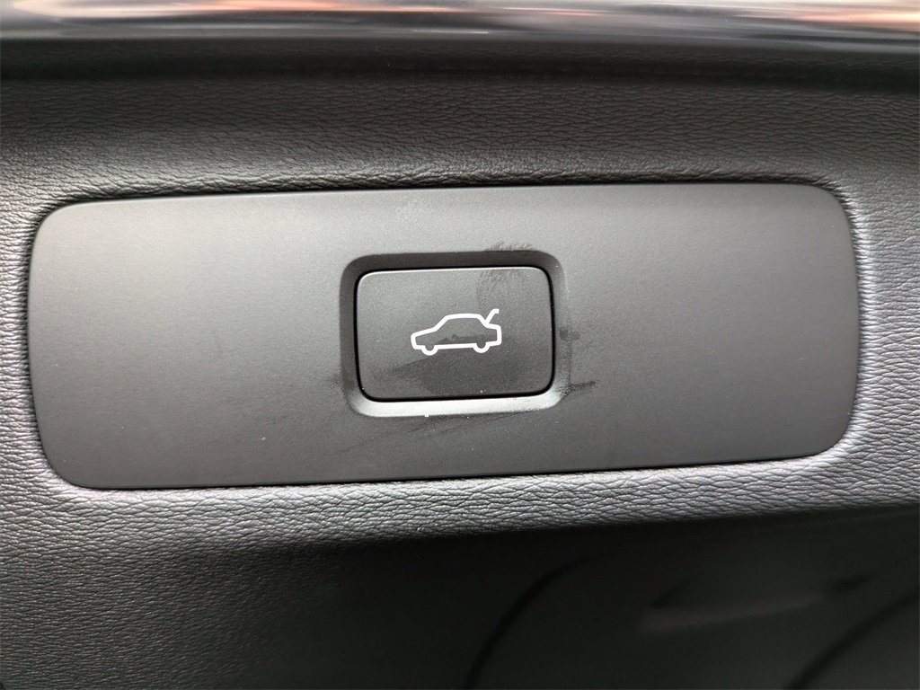 Certified 2026 Volvo XC90 B6 Plus w/ Protection Package Premier image 35