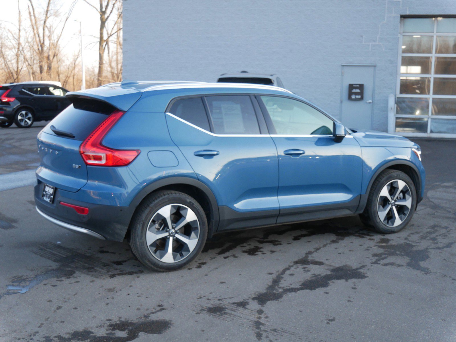 Used 2025 Volvo XC40 B5 Plus image 7