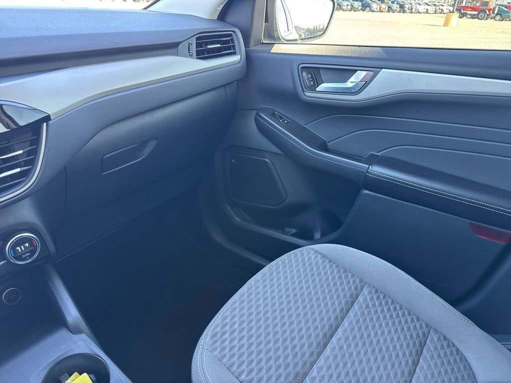 Used 2021 Ford Escape SE w/ SE Sport Appearance Package image 36