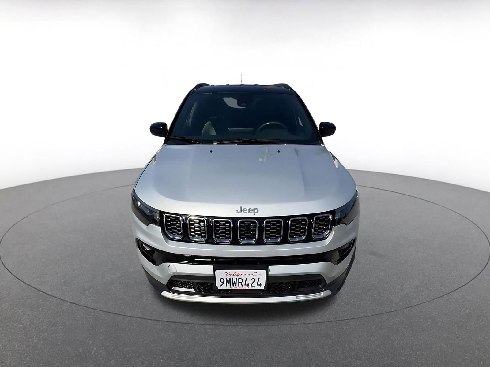 Used 2025 Jeep Compass Limited image 4