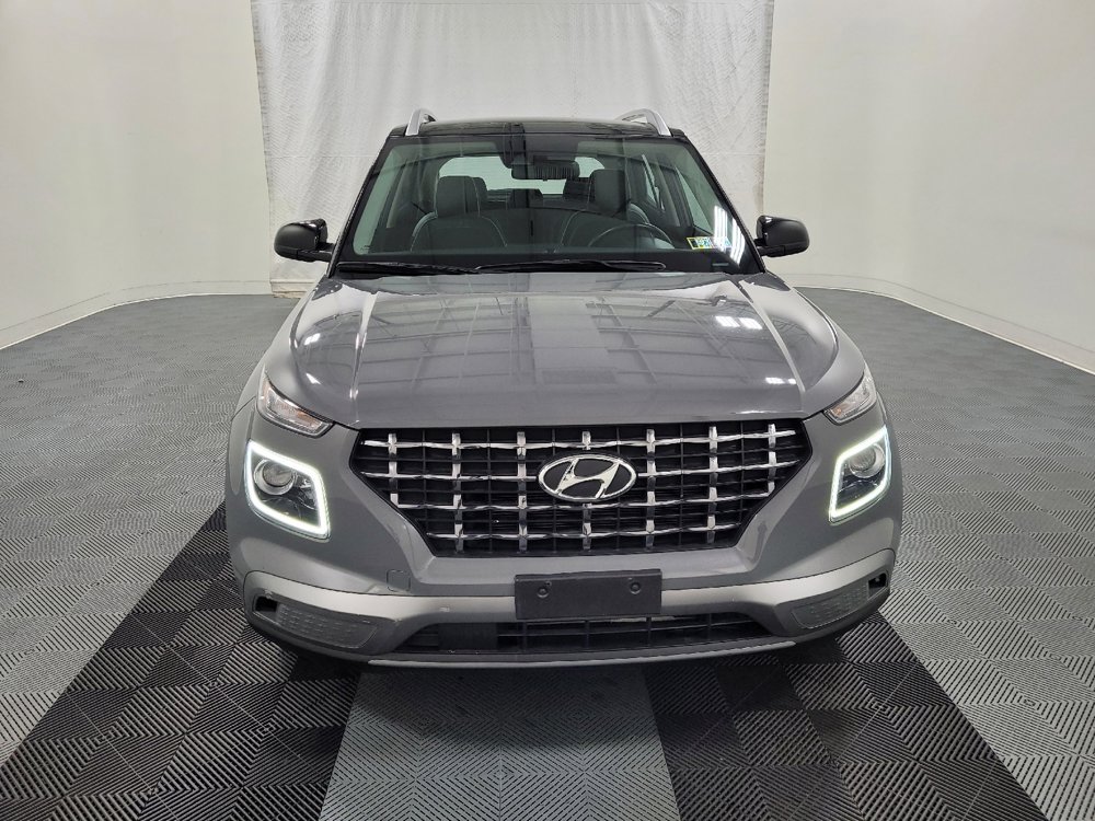 Used 2022 Hyundai Venue Limited image 14