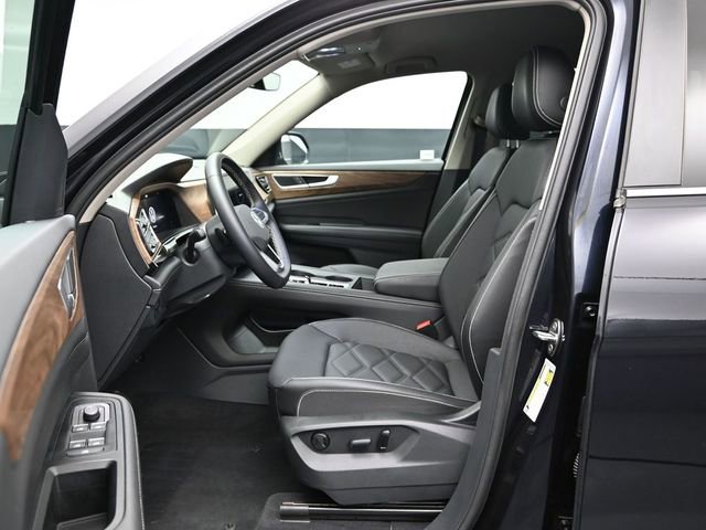 Used 2025 Volkswagen Atlas SE image 19