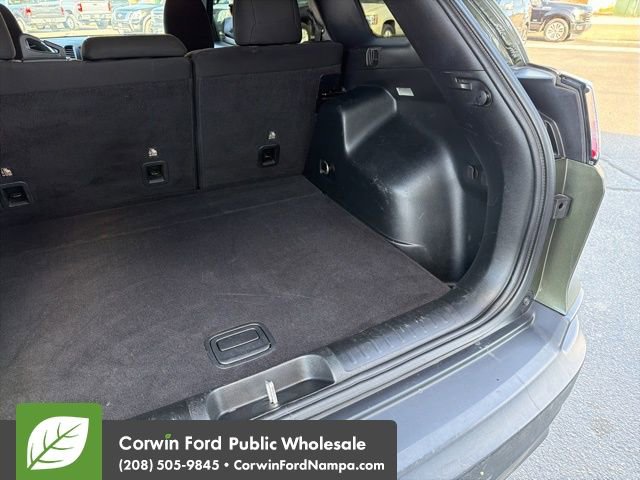 Used 2019 Jeep Cherokee Latitude w/ Popular Appearance Group AWD/4WD image 31