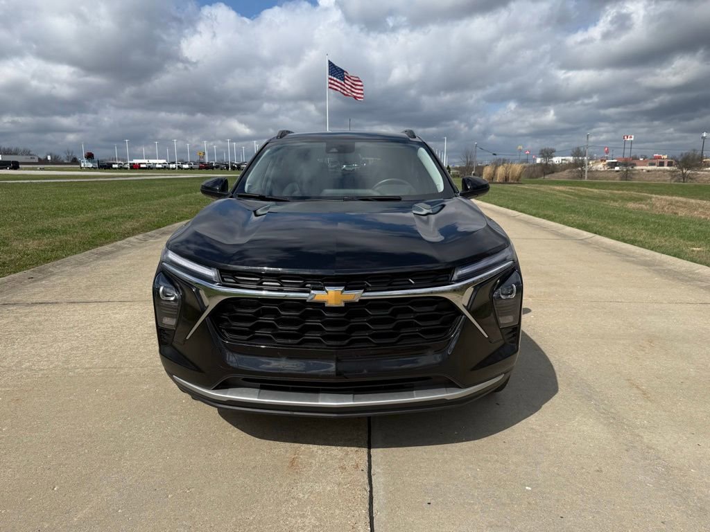 Used 2025 Chevrolet Trax LT w/ LT Convenience Package image 10