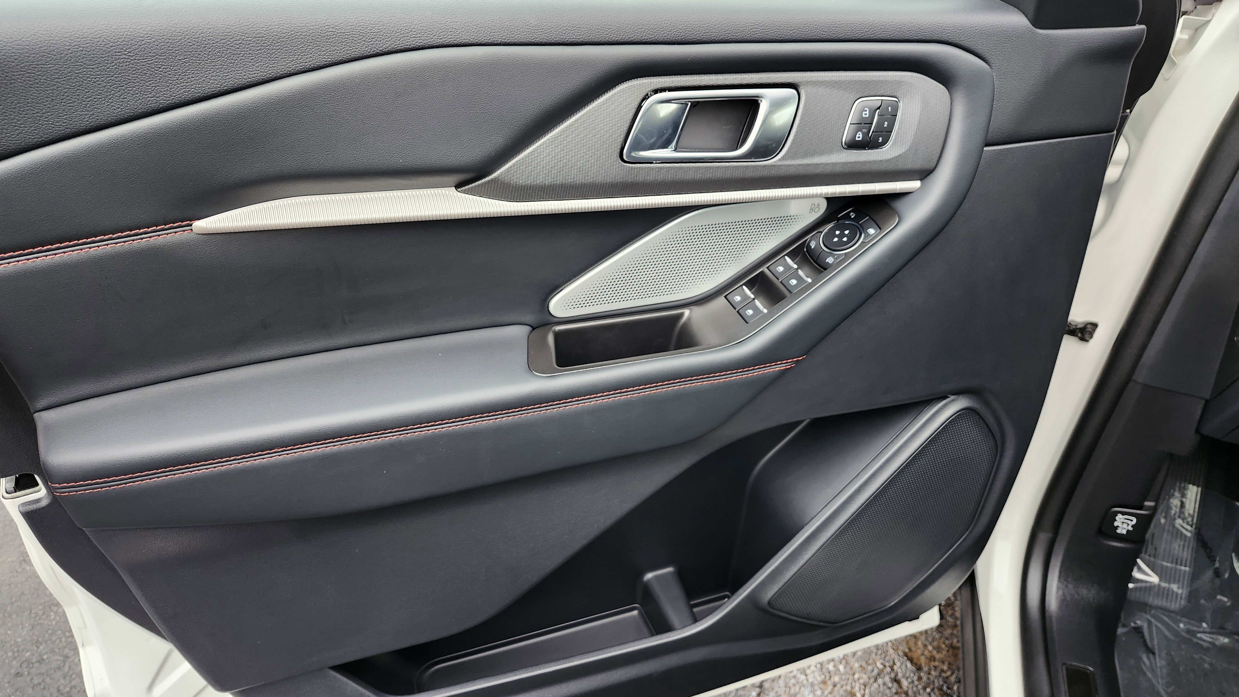 Used 2025 Ford Explorer ST w/ Sun And Sound Package image 29