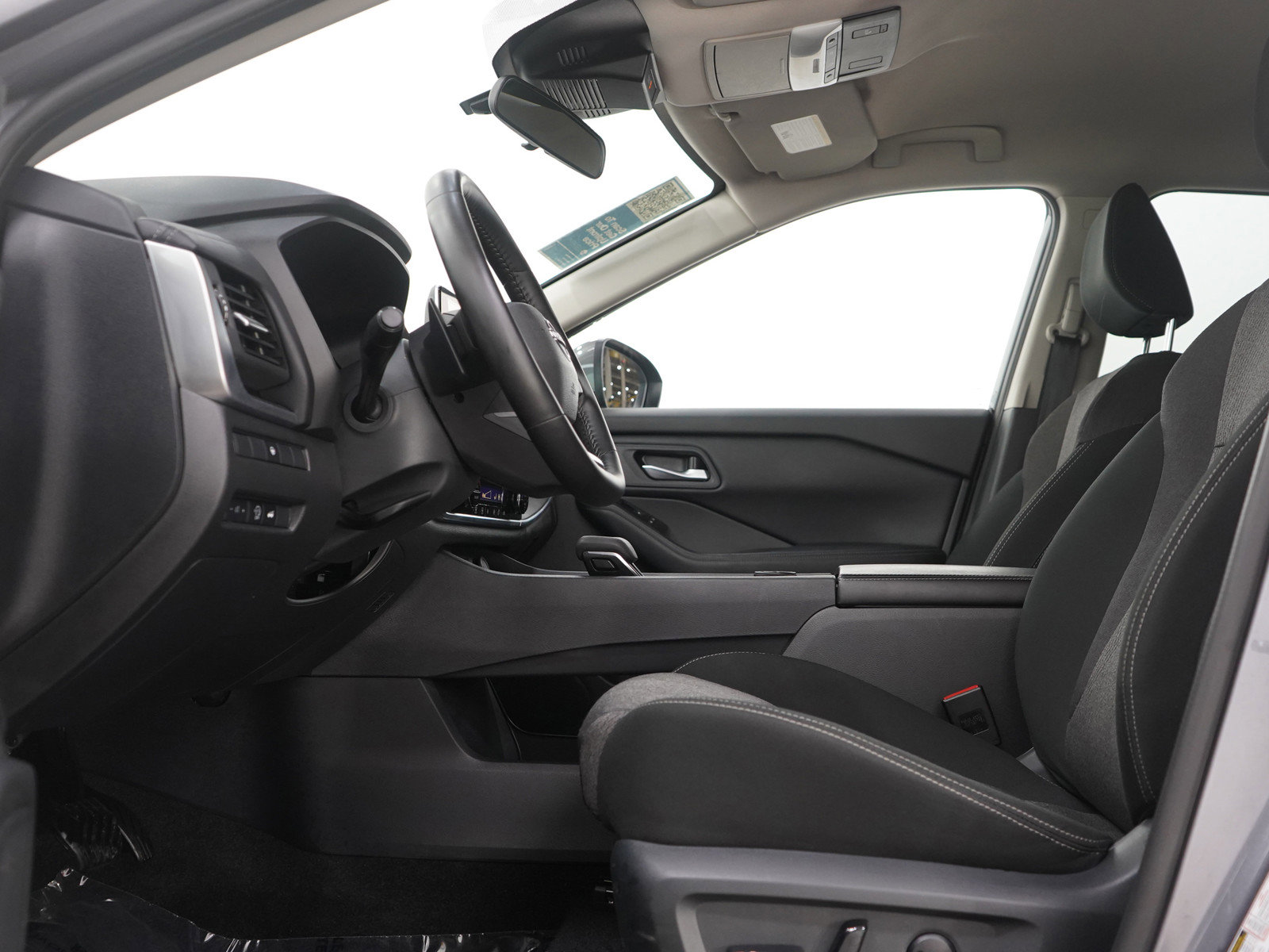 Used 2025 Nissan Rogue SV image 23