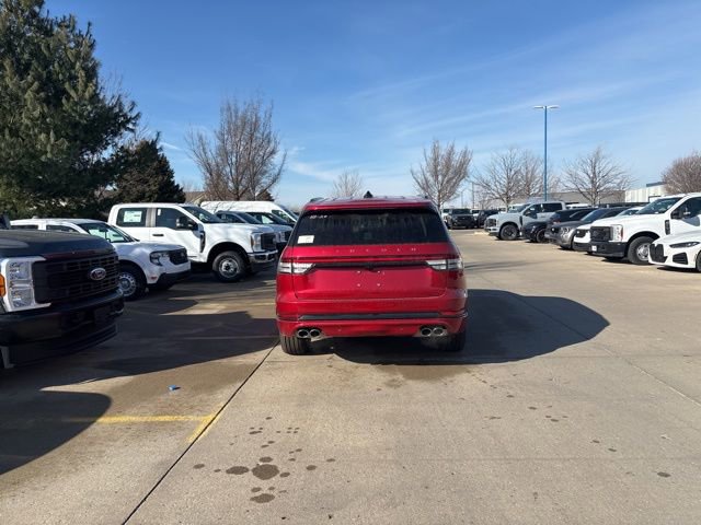 New 2026 Lincoln Aviator AWD w/ Jet Appearance Package image 5