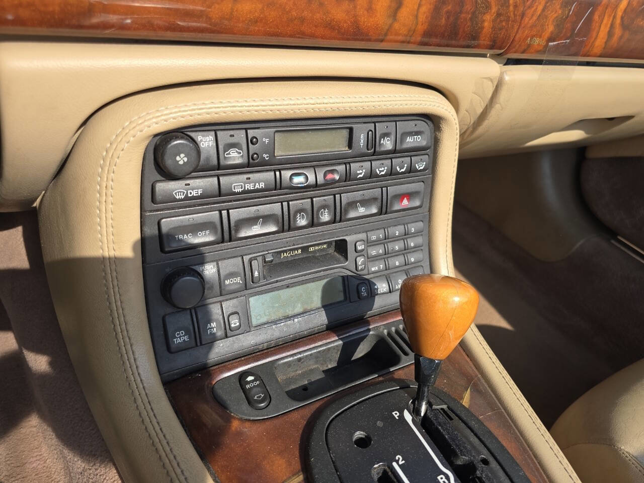 Used 2000 Jaguar XK8 Convertible image 24